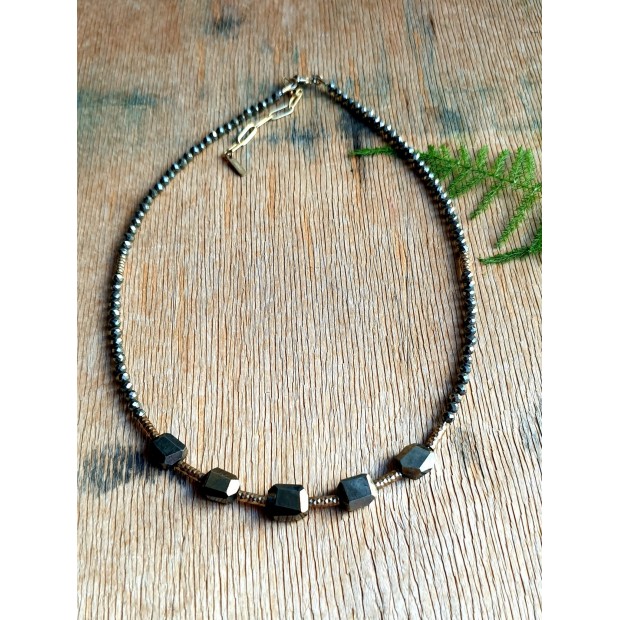 Hanka IN kaklo papuošalas "Choker" su piritais  Hanka IN kaklo papuošalas "Choker" su piritais